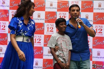 Kerintha Movie Team at Manjeera Mall Kukatpally